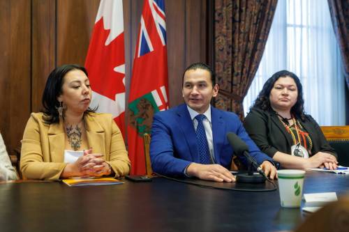 Premier Wab Kinew meets with members of the Manitoba’s U.S. Trade Council on Monday morning. Newly elected Assembly of Manitoba Chiefs Grand Chief Kyra Wilson (left) is among the council members. (Mike Deal/Winnipeg Free Press)